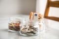Foto: Geld in Gläsern